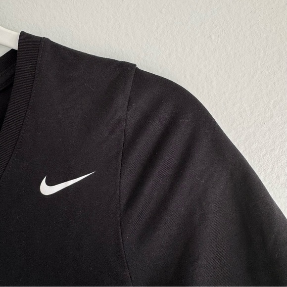 Nike Women’s The Nike Tee Athletic Cut Size XS - Picture 3 of 7